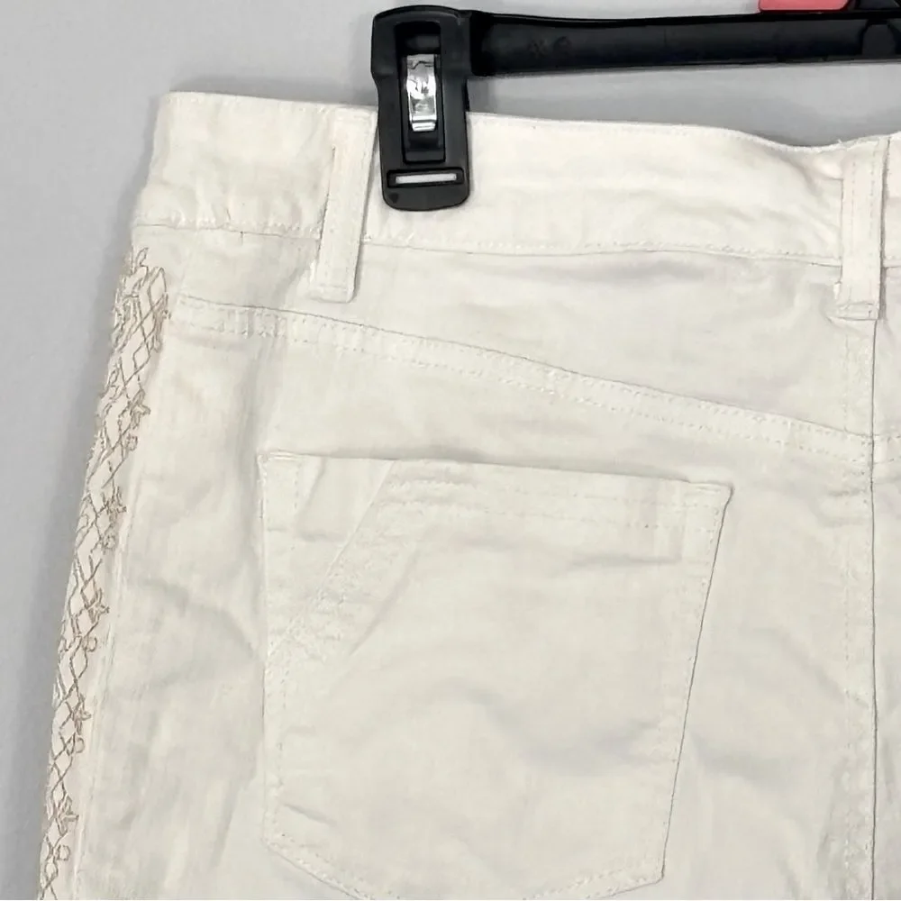 Bandolino | Mandie Women’s Stitch Side Embroidery White Casual Shorts Size 12